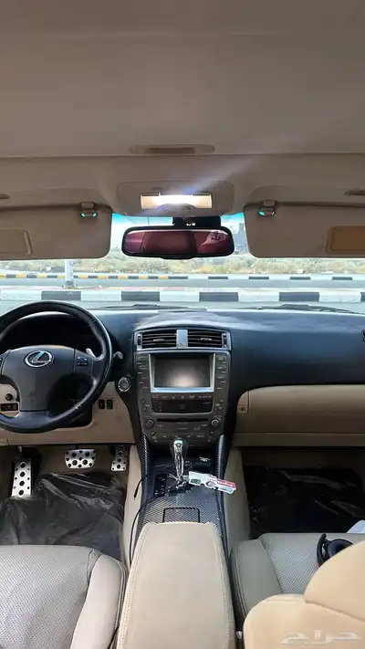 للبيع لكزس ارنوب is300 9