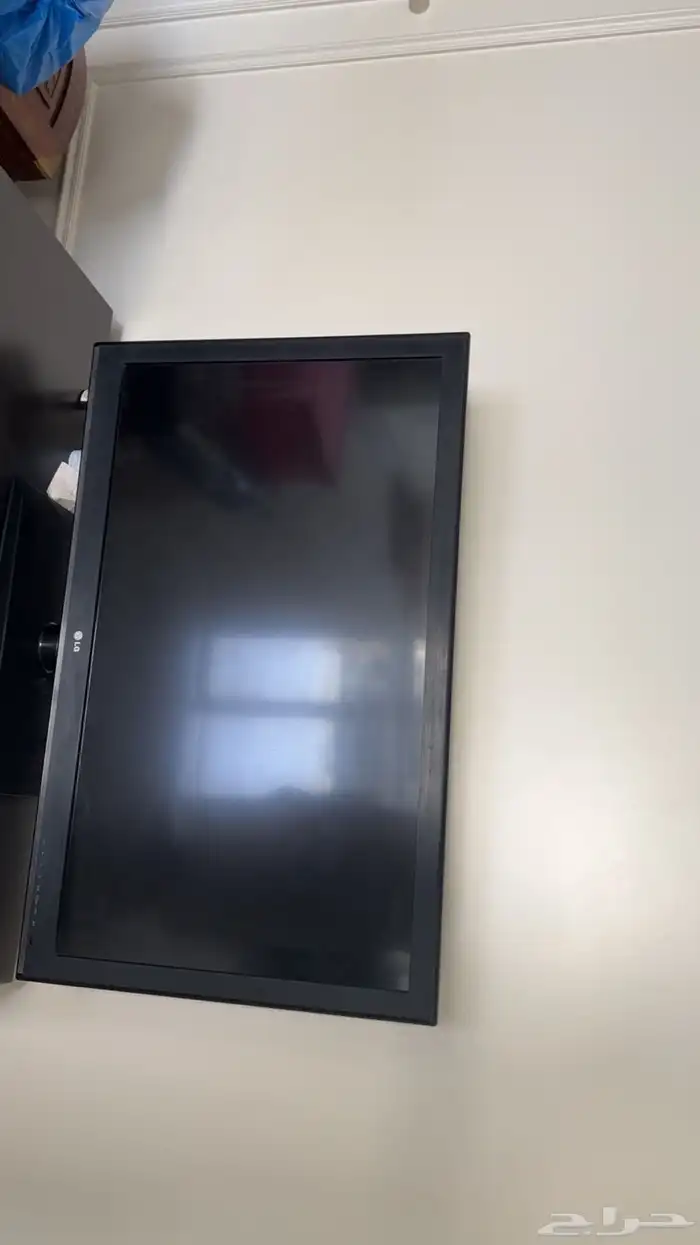 تلفزيون للبيع LG مستعمل مع طاولة 1