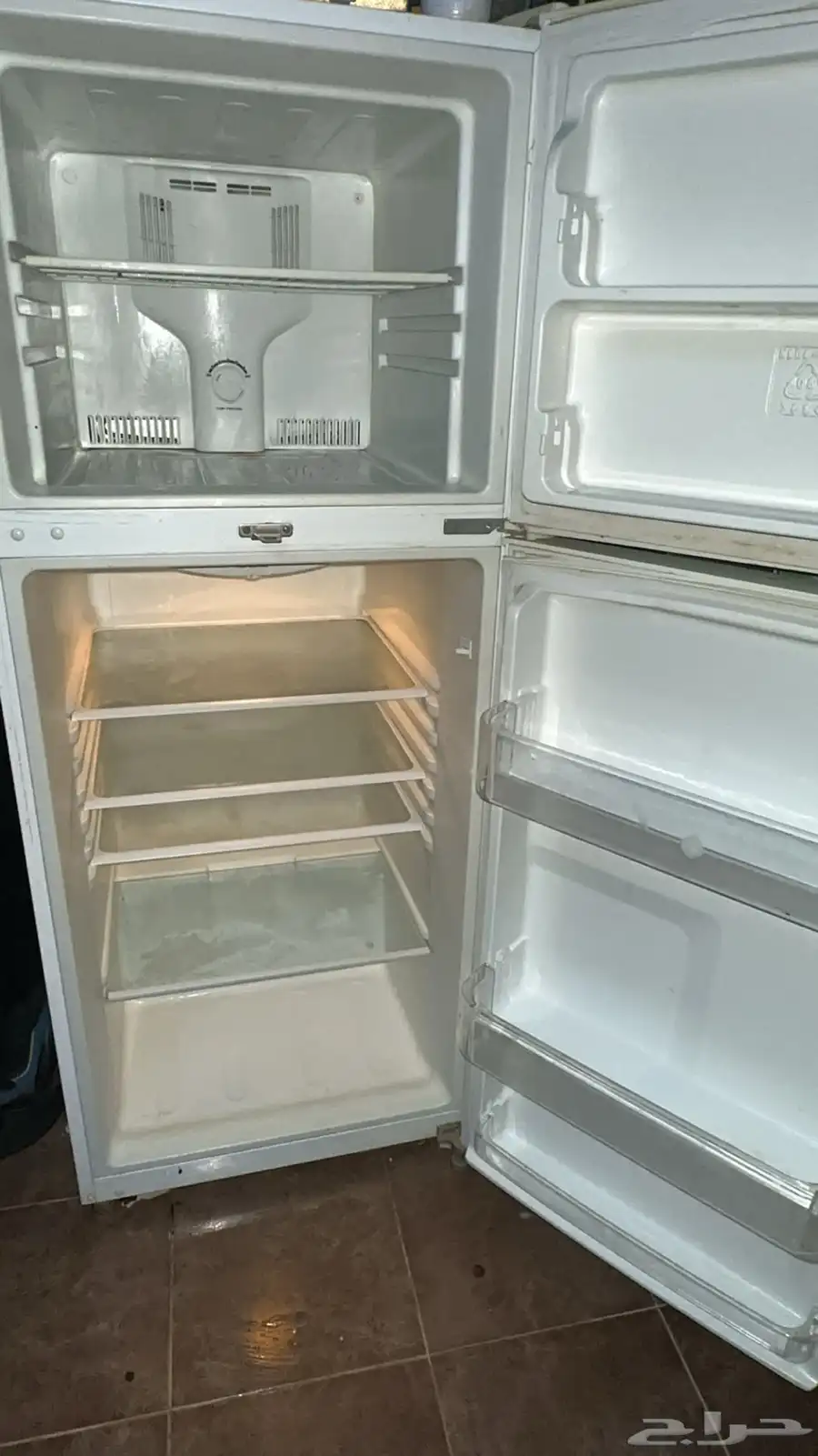 ثلاجه للبيع فيها عيب بسيط تحت بروده خفيف 0