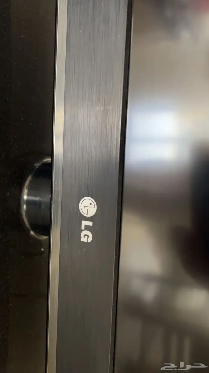 تلفزيون للبيع LG مستعمل مع طاولة 2