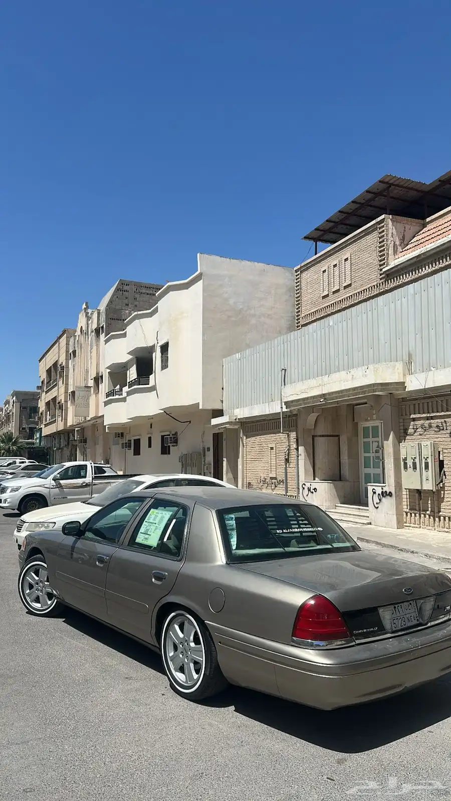 فورد كراون فكتوريا 2003 10