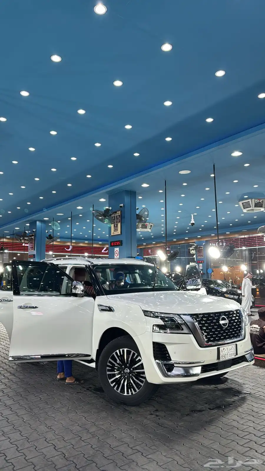 نيسان باترول بلاتينيوم فل كامل 2023 6v 11