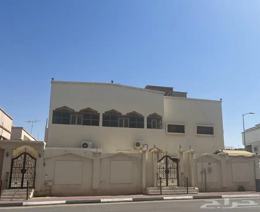 للبيع فيلا ركنيه استثمارية في حي الخالديه بمدينة الهفوف 1