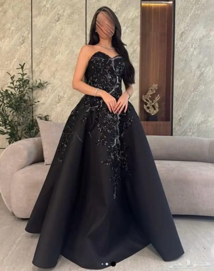 فستان سهرة أسود ملكي بشكل براق 0