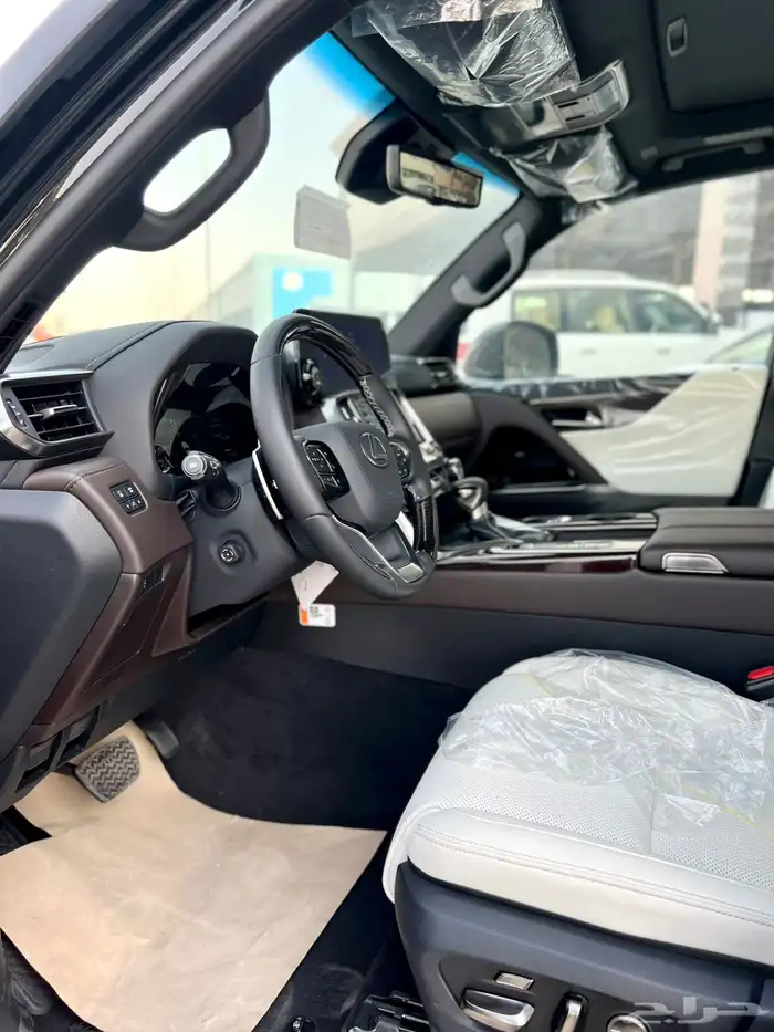 لكزس 600 LX فل كامل 2025 بي بي داخل اوف وايت 7
