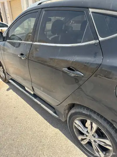 توسان اللون اسود محركاته وعضلاته جميعها ممتازه 0