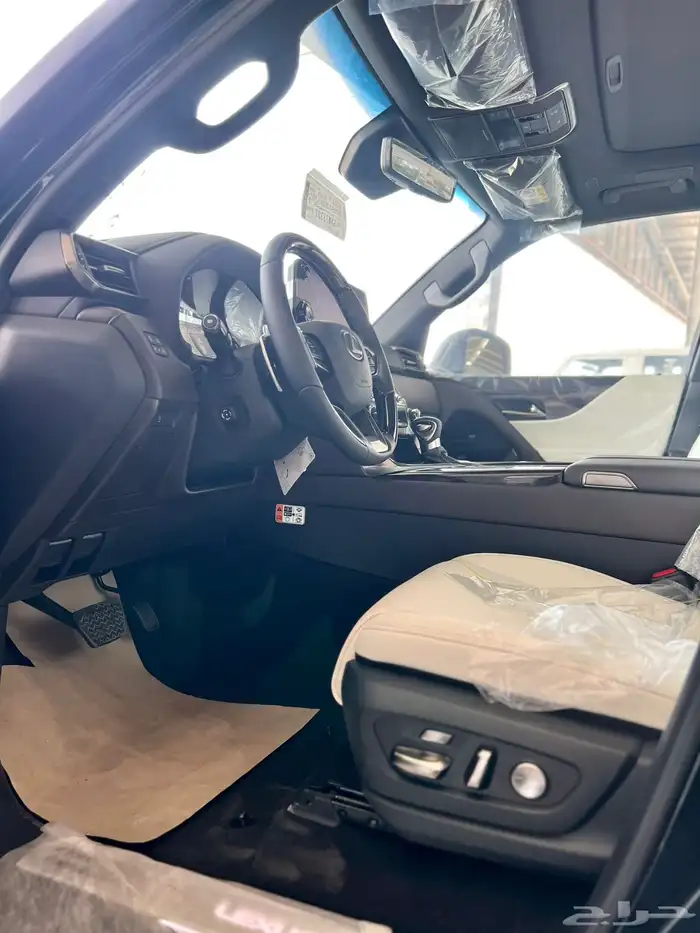 لكزس 600 LX فل كامل 2025 بي بي داخل اوف وايت 14