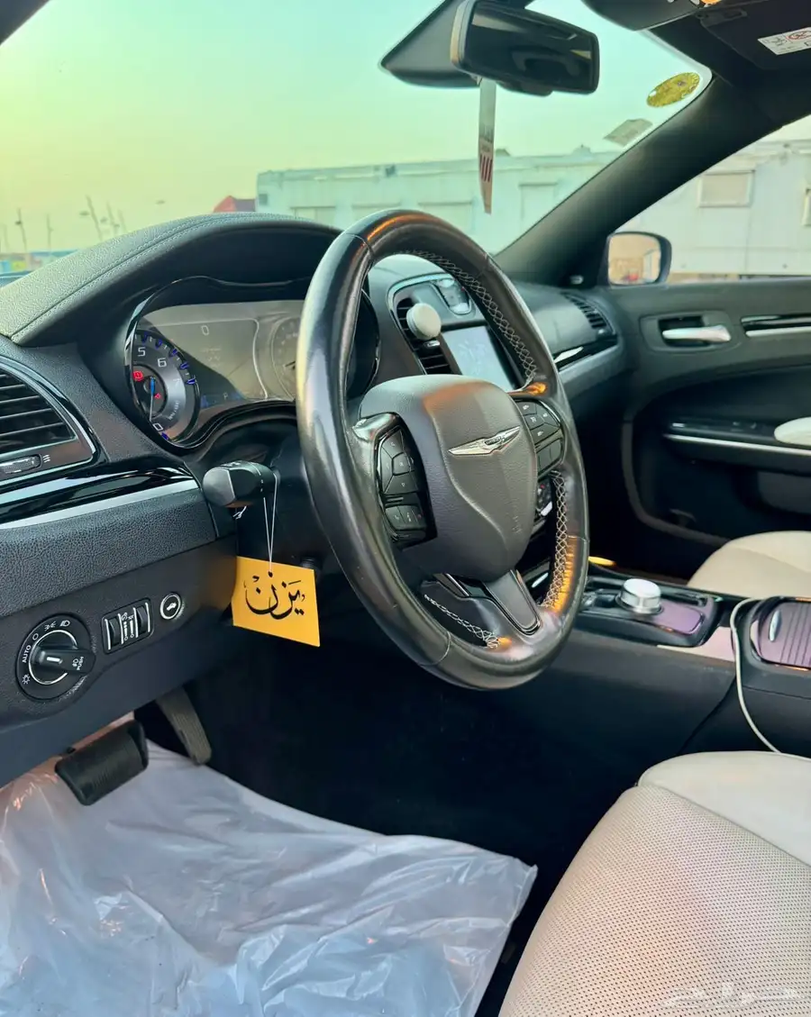 للبيع كرايزلر 2019 c300 8