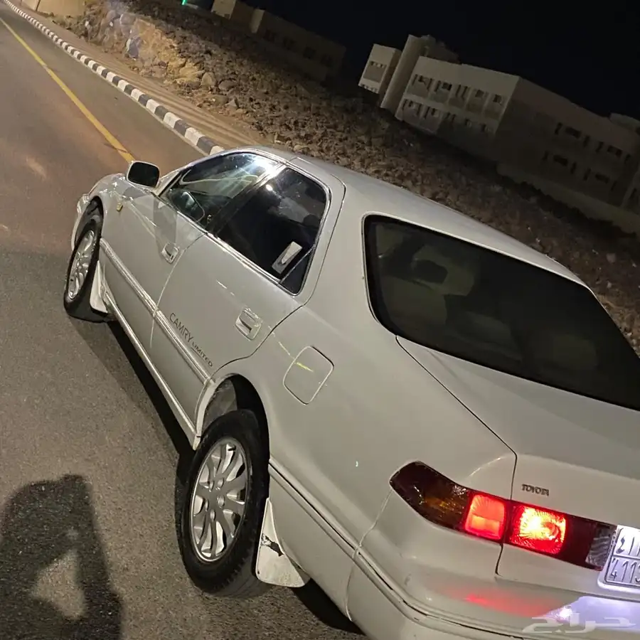 السلام عليكم عارضلكم كامري 2002 للبيع الاستماره والفحص جديد 0