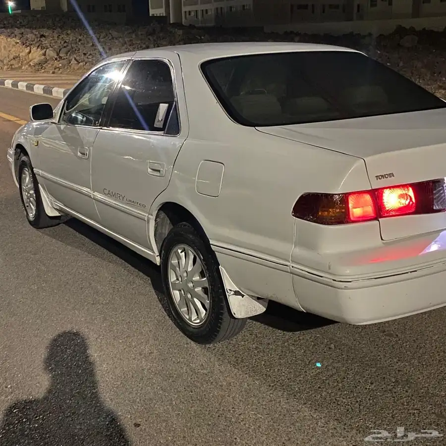 السلام عليكم عارضلكم كامري 2002 للبيع الاستماره والفحص جديد 5