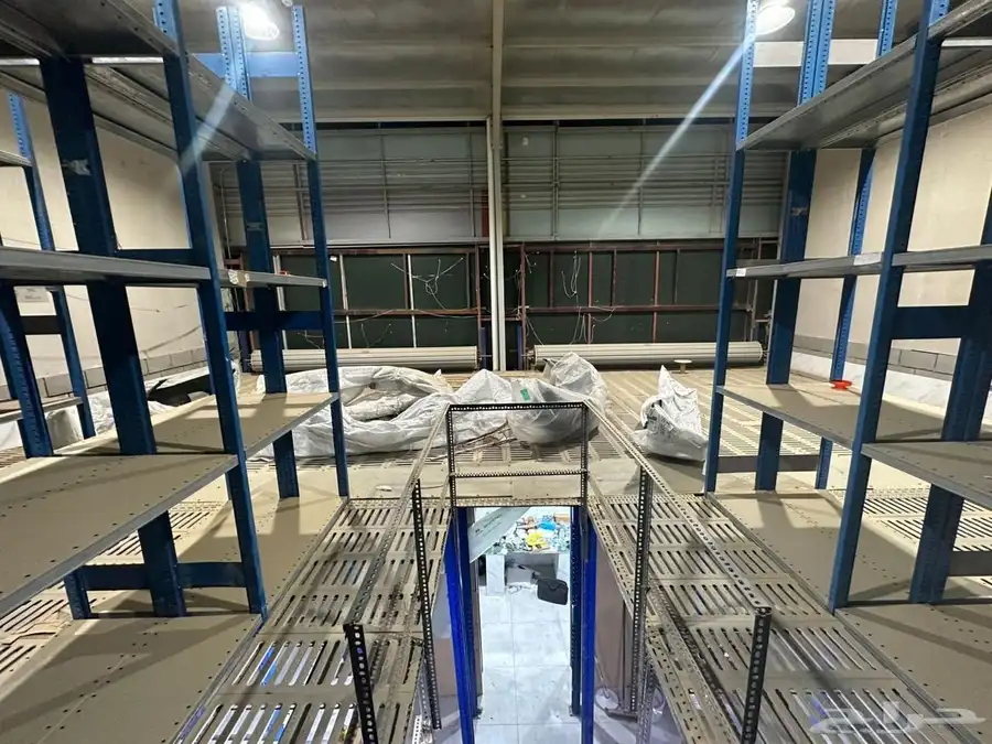 محل قطع غيار للتقبيل 2