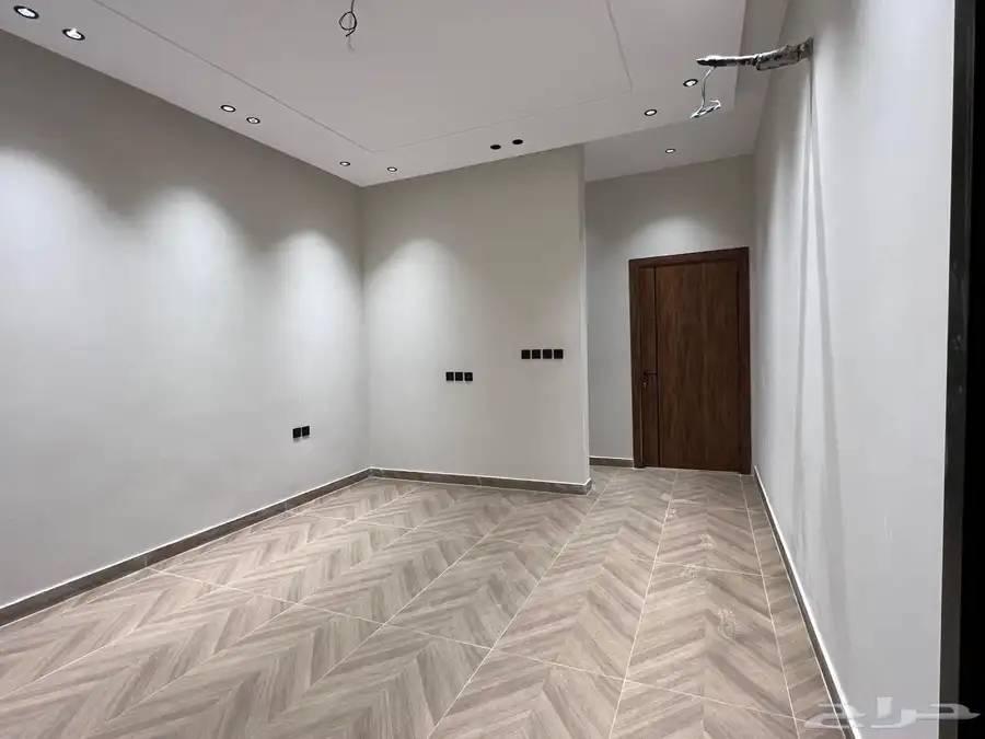 دور مستقل للبيع حي الحمراء دال 5