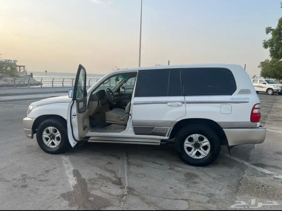 لاندكروزر 2005 GXR قير عادي 7