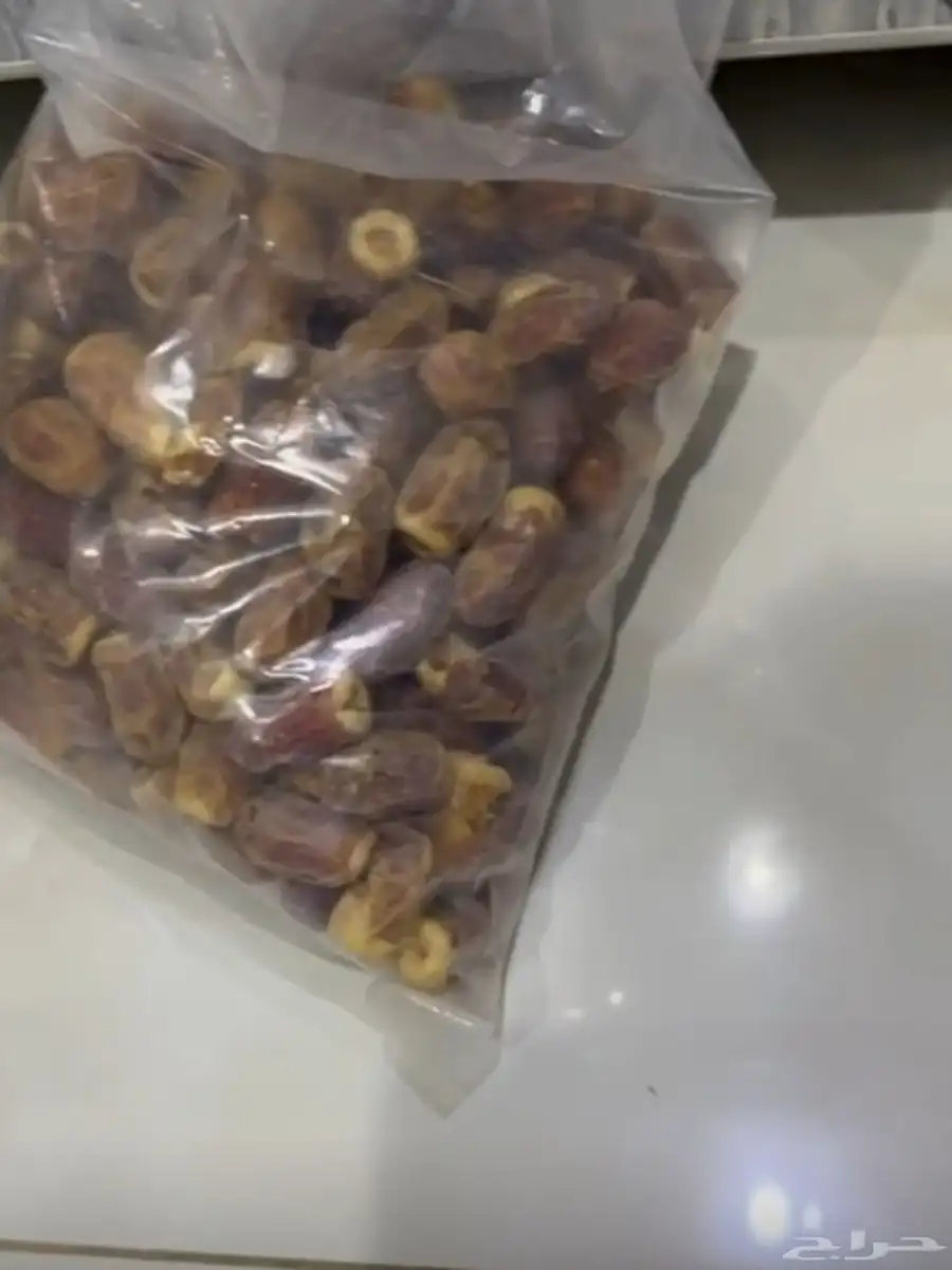 تمر ممتاز وطاوله جيده سبب البيع عدم الحاجه 0