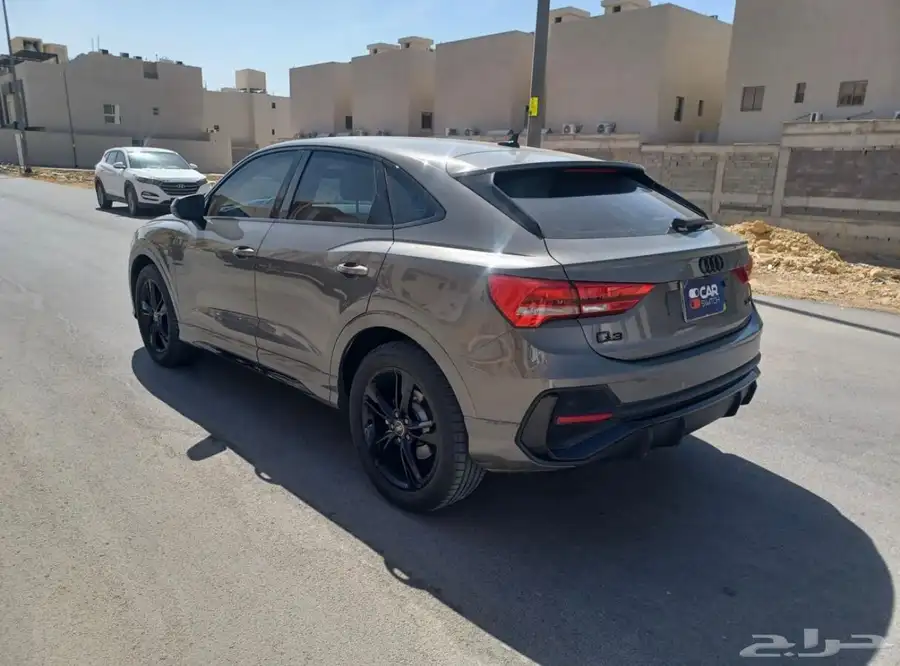 Audi Q3 sport line Black edition 16