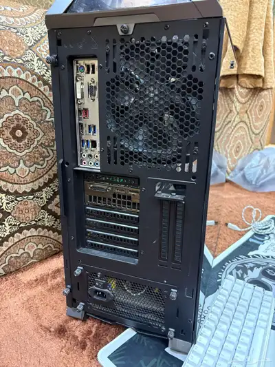 اعرض لكم كمبيوتر PC games مع ملحقاته 2