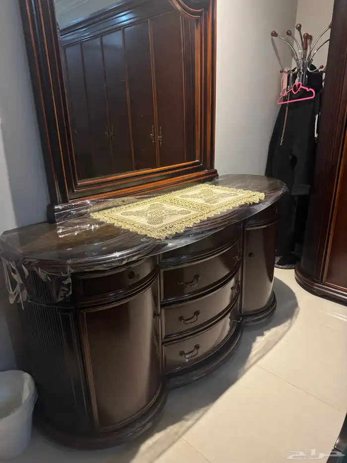 سرير و دولاب و تسريحه و طولتين صغر 4