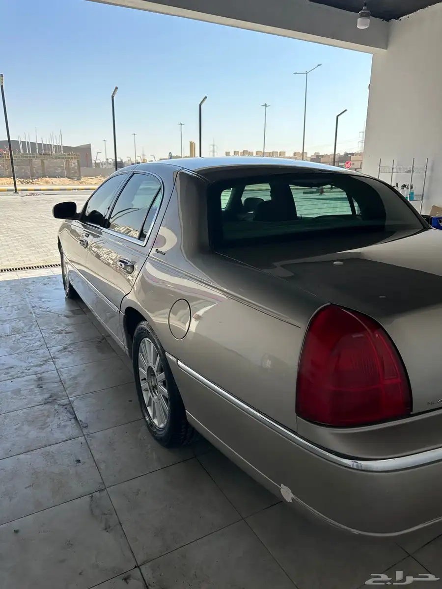 لينكون تاون كار 2003 للبيع 4