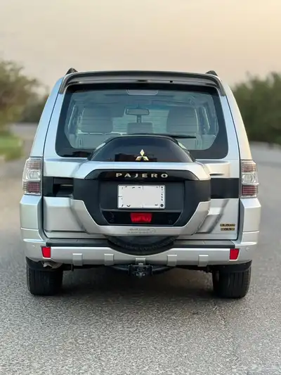 ميتسوبيشي باجيرو 2018 فل كامل 3 8V للبيع 12