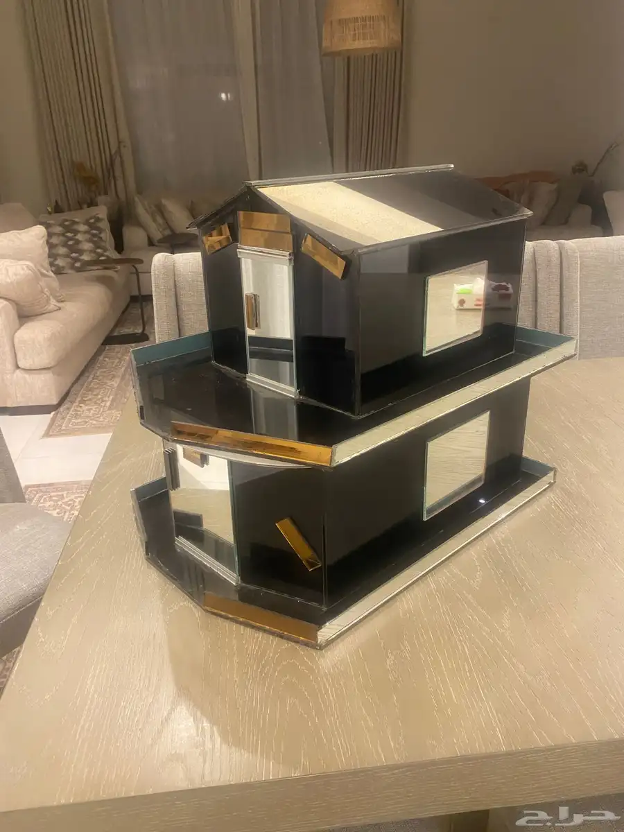 صندوق جمالي مصنوع من الزجاج 1