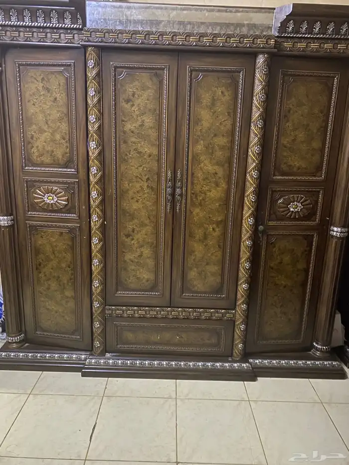 سريرين مع المراتب و دولاب بحاله ممتازة 0