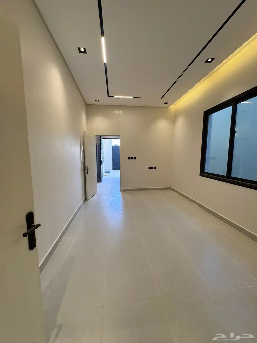 للبيع دور أرضي مساحه ممتازه حي الجنادريه 4