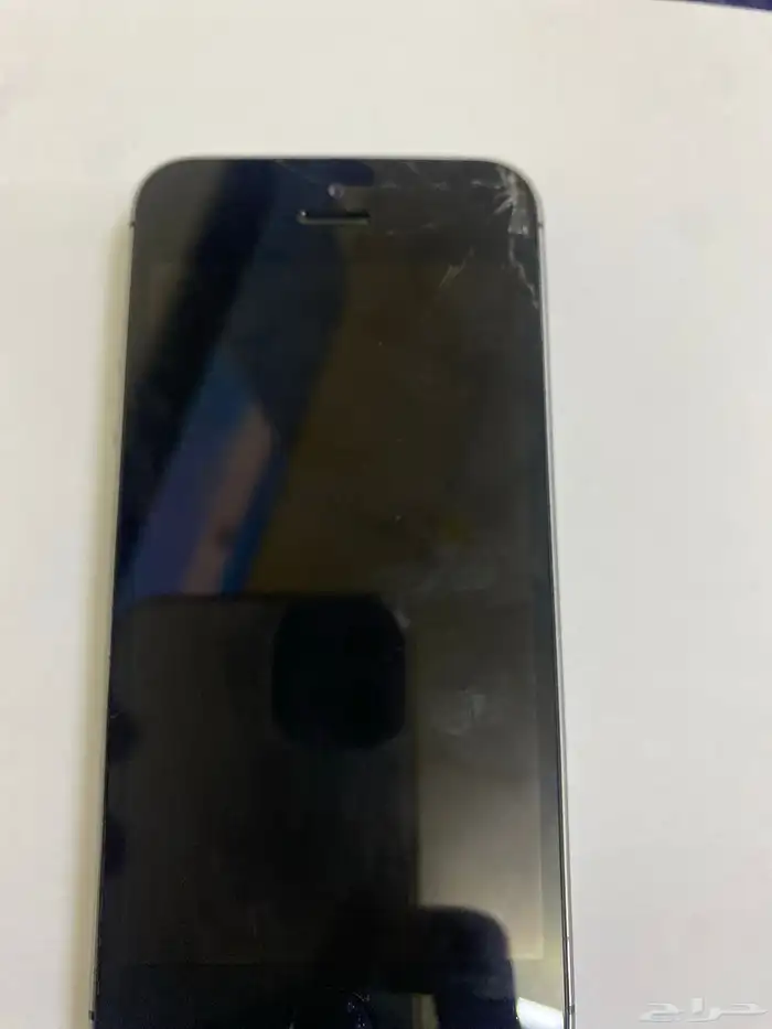 ايفون 5s لبيع شاشة مكسوره و مقفل الليكود وعلى سوم 1