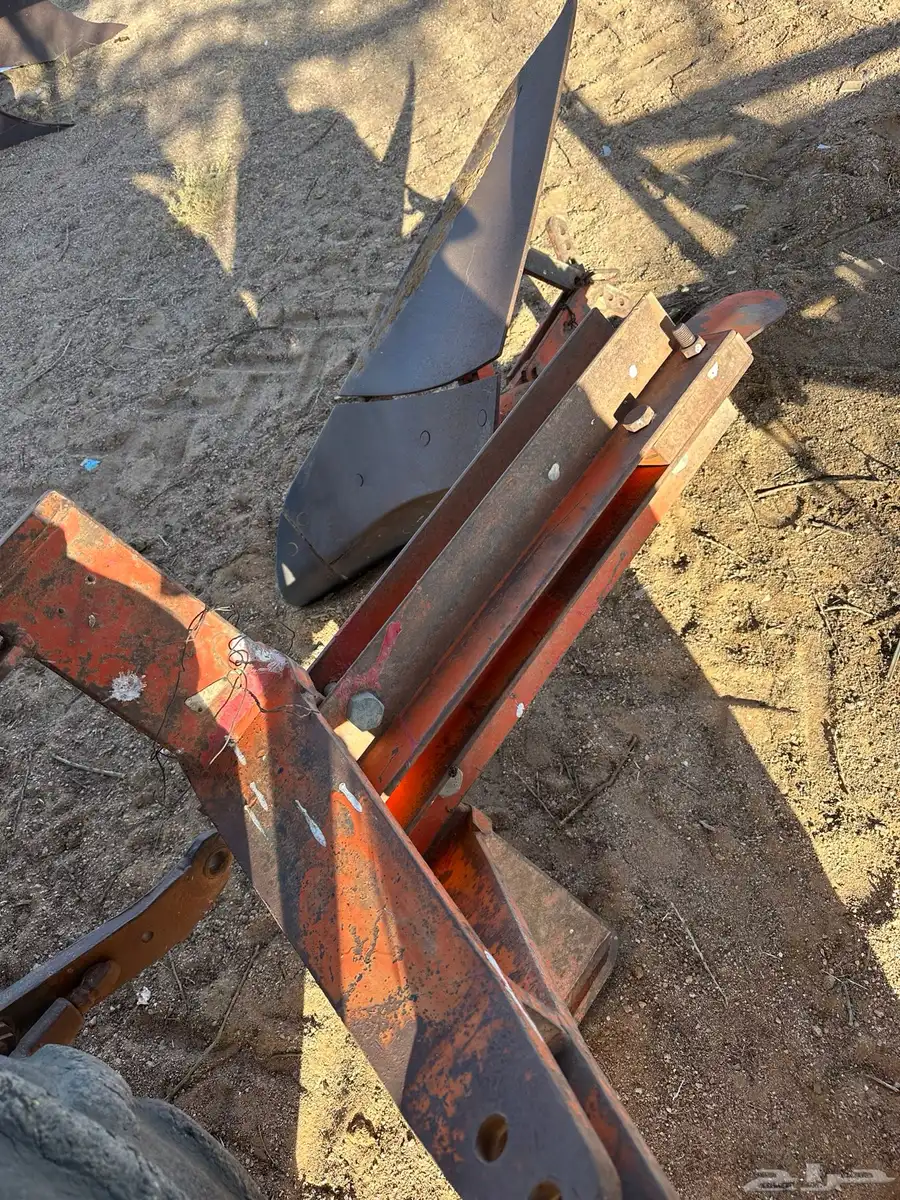 حراثه فنت مع كامل ملحقتها وشبه جديده ماجها شغل 2