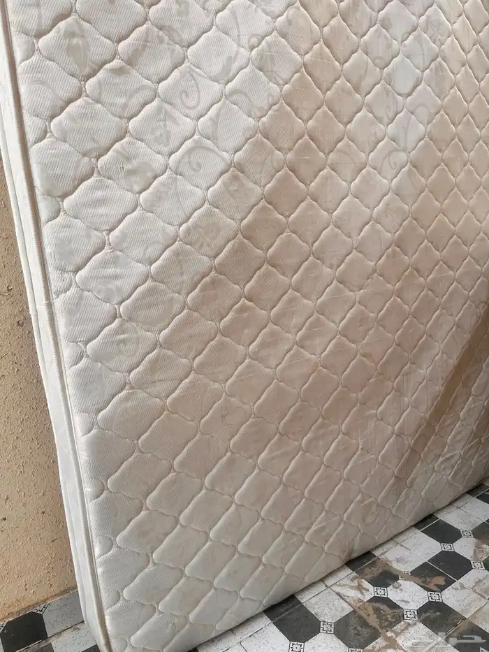 اثاث سرير للبيع 2