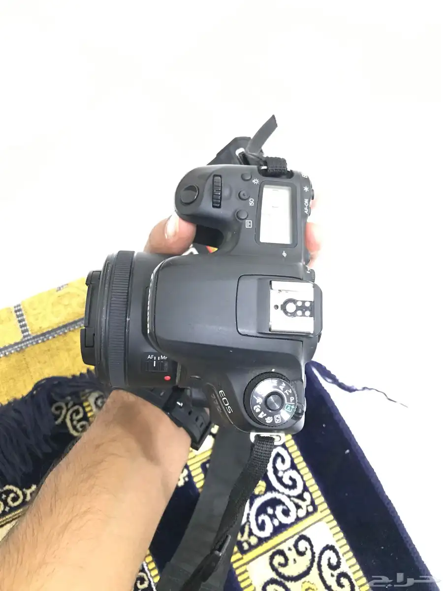 كاميرا كانون 77D 4