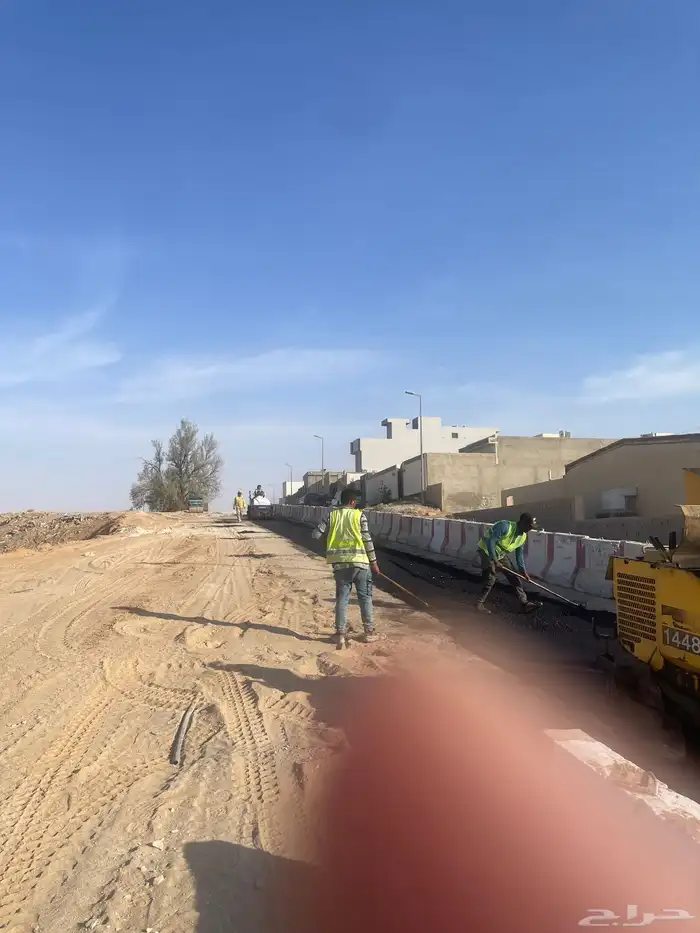 معدات وفرادة اسفلت للايجار 1