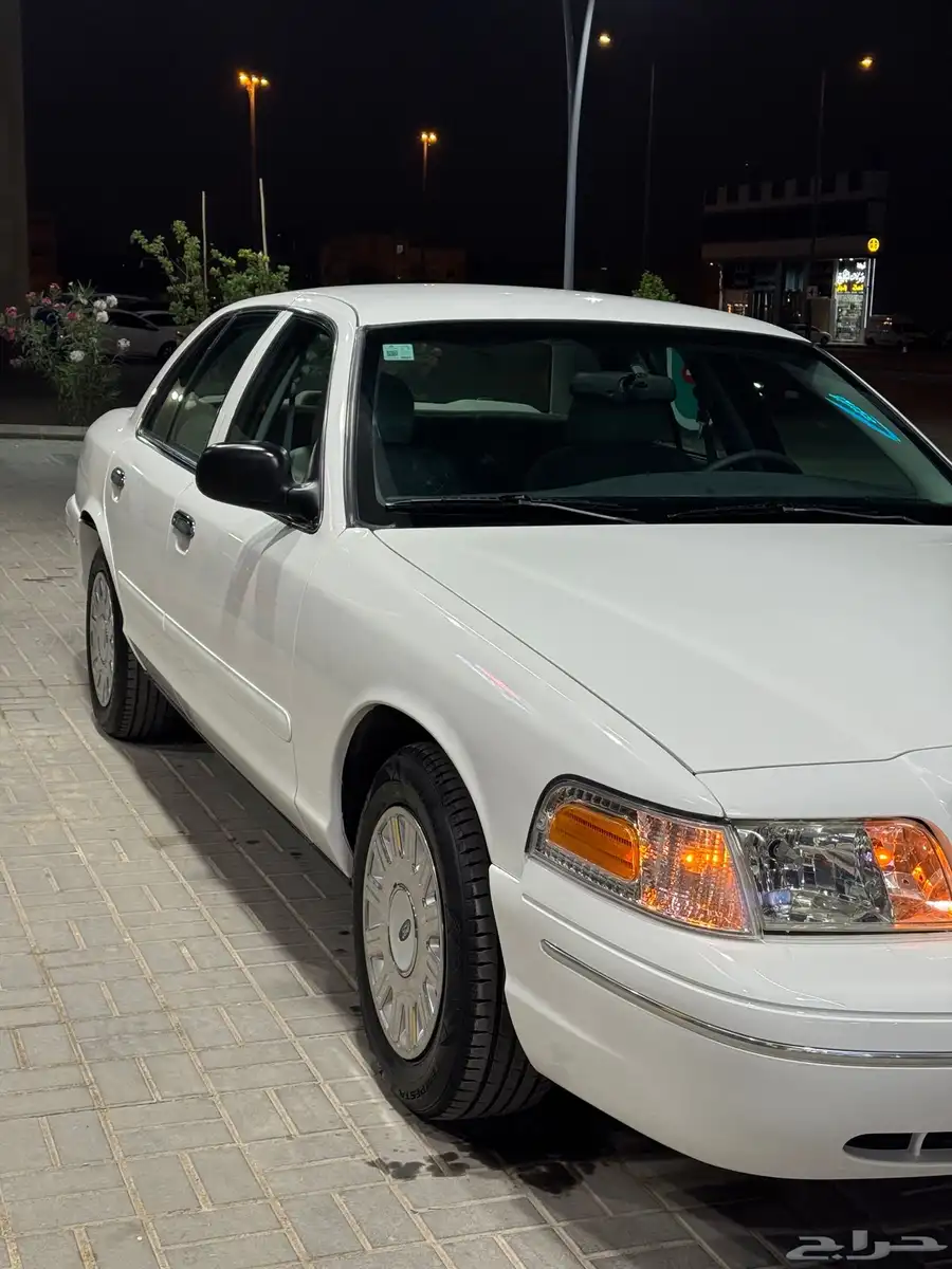 فورد كراون فكتوريا 2003 10