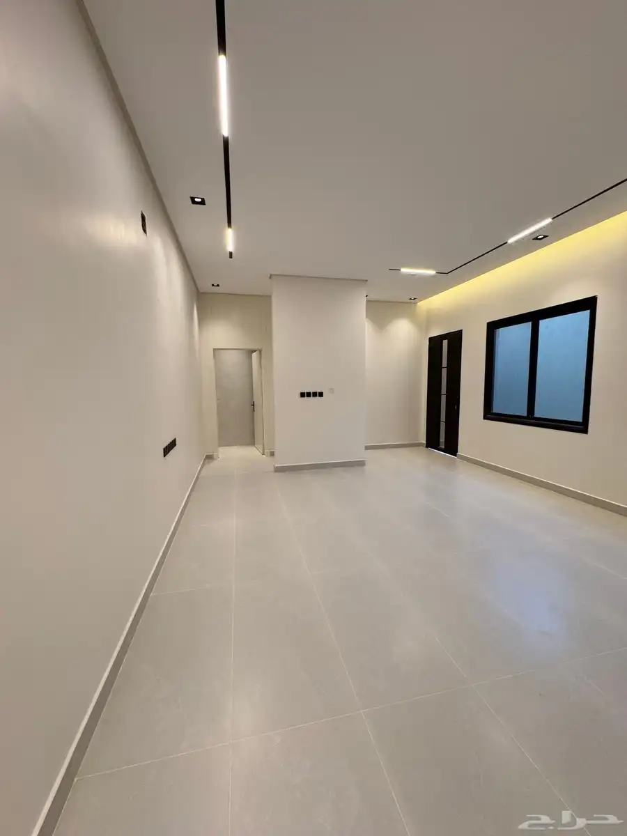 للبيع دور أرضي مساحه ممتازه حي الجنادريه 6