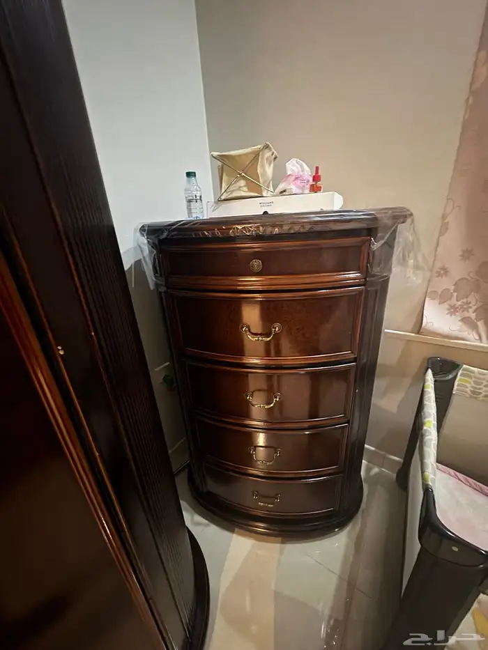 سرير و دولاب و تسريحه و طولتين صغر 2