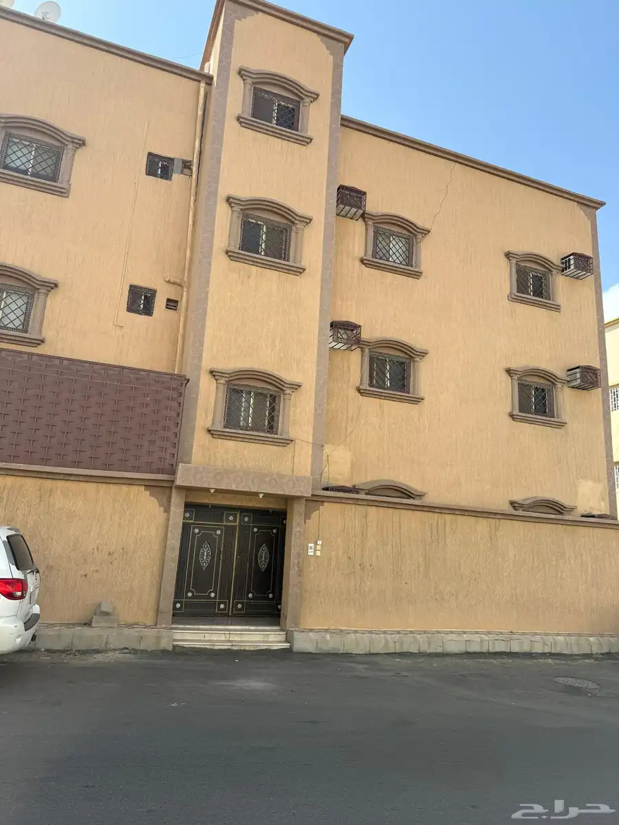 دور ثاني واسع للبيع خميس مشيط حي النخيل 450الف 0