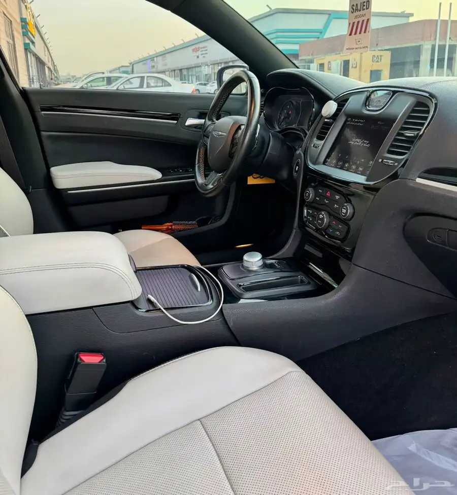 للبيع كرايزلر 2019 c300 9