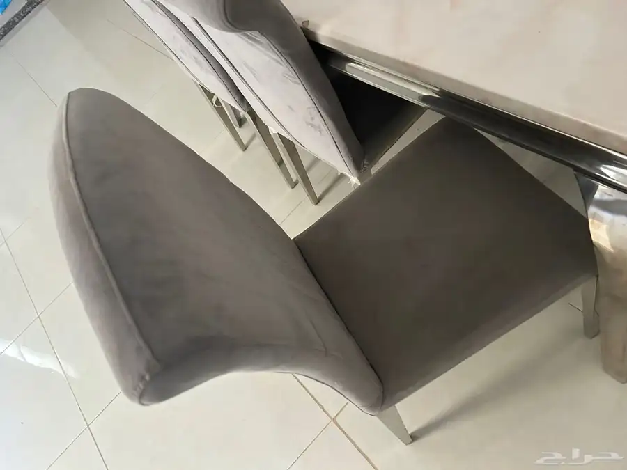 طاولة طعام 2