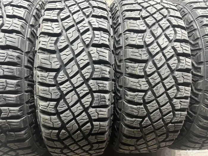 كفرات نص حجري جودير مقاس 275 70 18 18