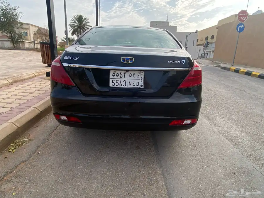 للبيع سيارة جيلي EC7 7