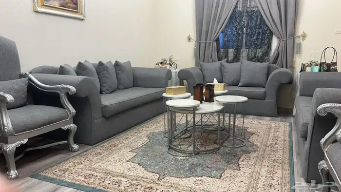 كنب استعمال خفيف مع طقم طاوله 1