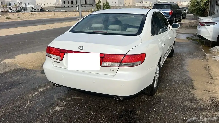 للبيع ازيرا 2010 4