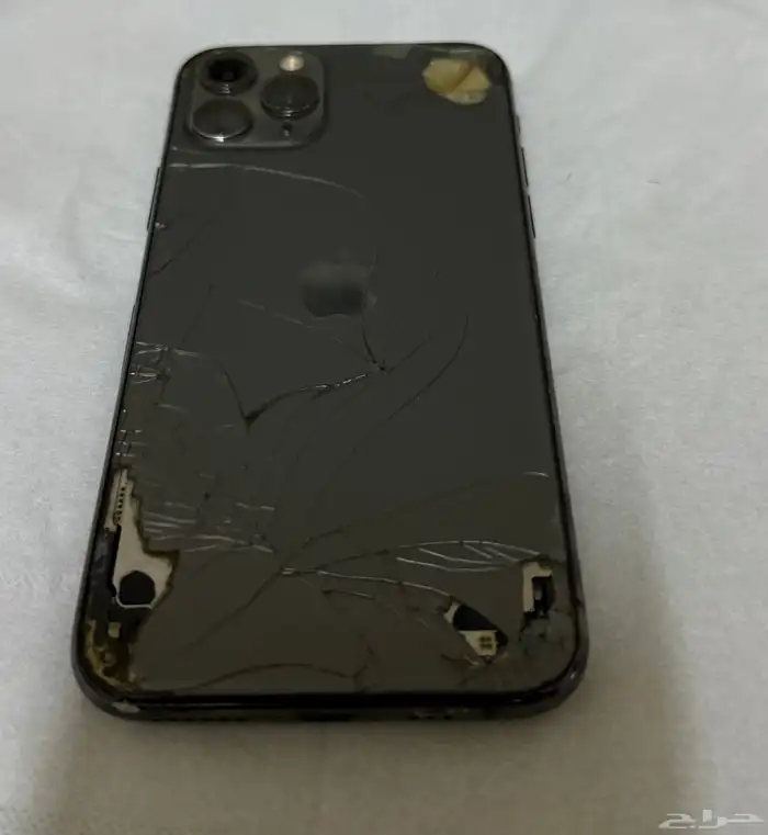 ايفون 11  64 قيقا أضراره واضحة  البيع لاعلى سوم 1
