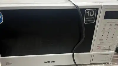 ميكروويف سامسونج مستعمل بحالة ممتازة 0