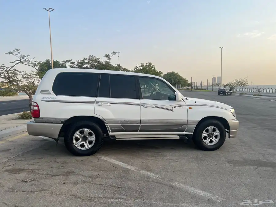 لاندكروزر 2005 GXR قير عادي 6