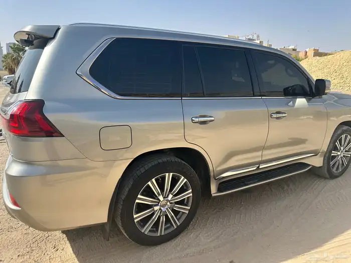 لكزس LX570 موديل 2017 0