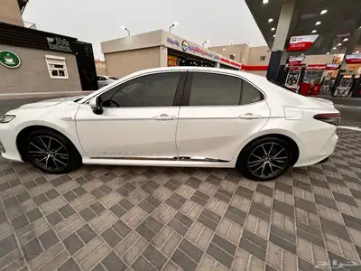 Toyota Camry GLE Hybrid 2023 2