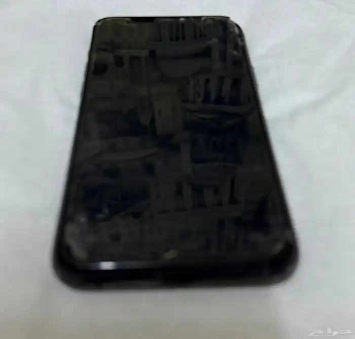 ايفون 11  64 قيقا أضراره واضحة  البيع لاعلى سوم 0