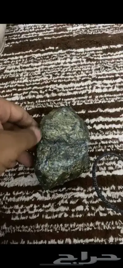 سلام عليكم اعرضلكم حجر هو ذهب او نوع من انواعه جايني هديه 0