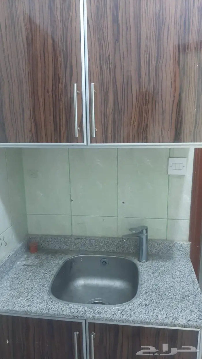 للإيجار السنوي شقة عزاب في حي الملك فيصل   عرض رقم H1130 1