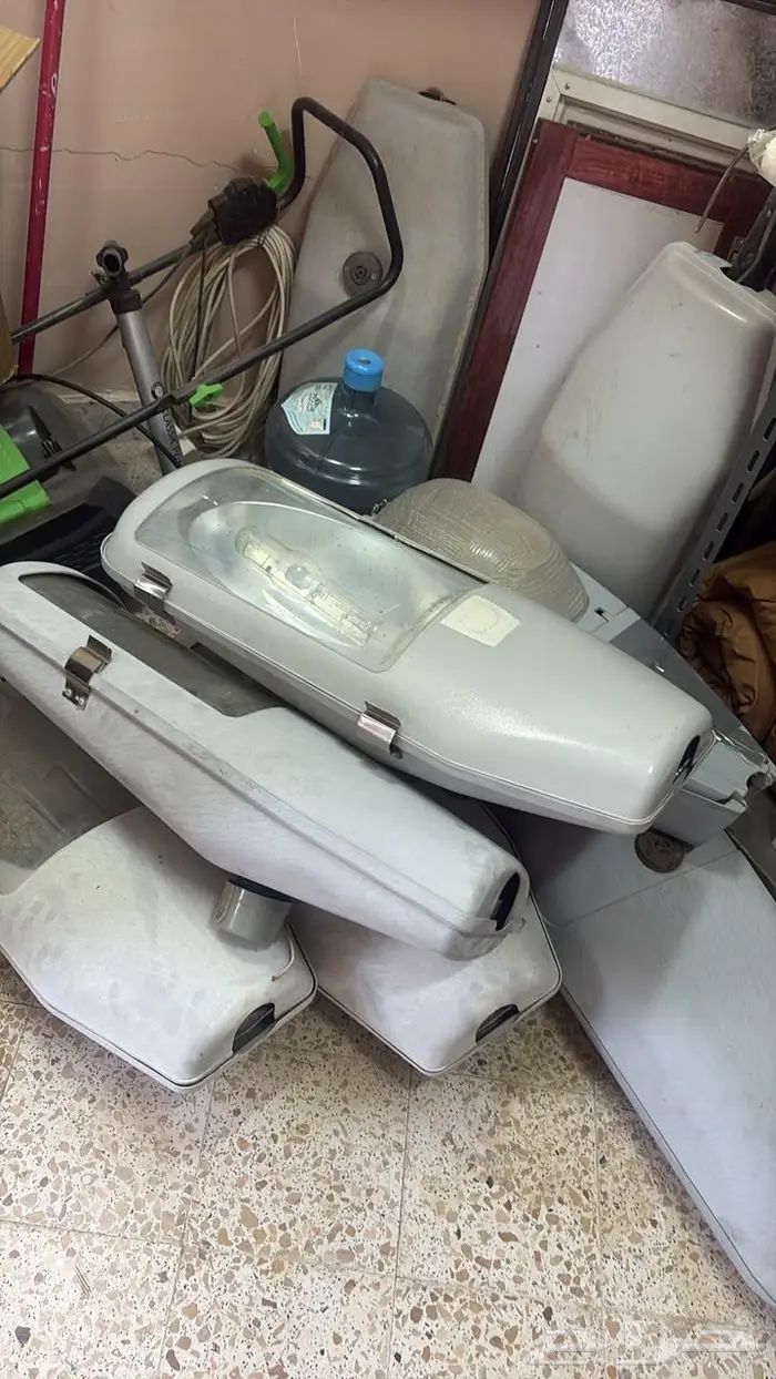 لمبات شوارع 8 حبات للبيع وكلها جديده 0